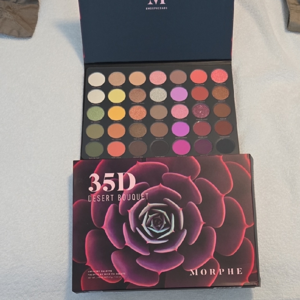 BNIB Morphe Eyeshadow Palette.